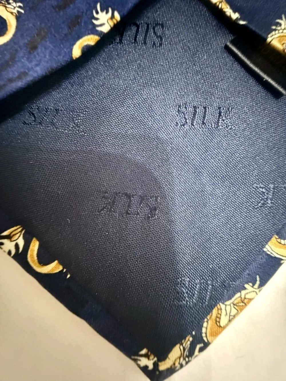 Vintage 90s Giorgio Armani Cravatte Silk Tie Golden Dragon Motif Italy - Picture 4 of 5